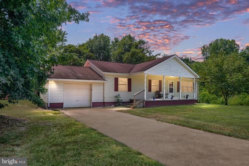 100 Latane Dr, COLONIAL BEACH, VA, 22443-5085 | Card Image