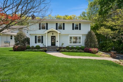 738 Springfield Ave, Summit, NJ, 07901-2300 | Card Image