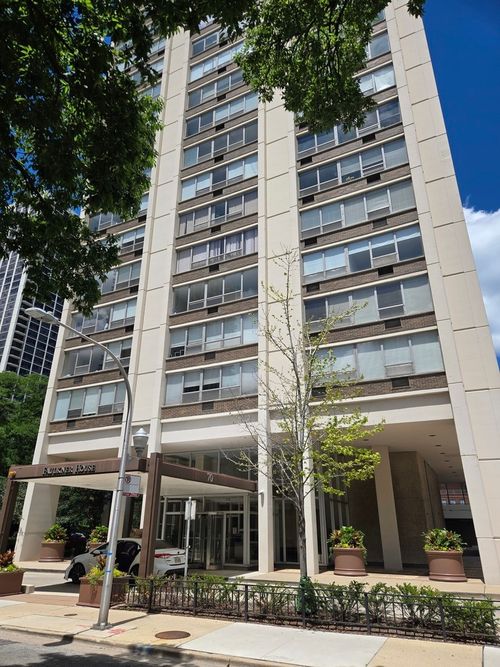 3104-70 W Burton Pl, Chicago, IL, 60610-1482 | Card Image