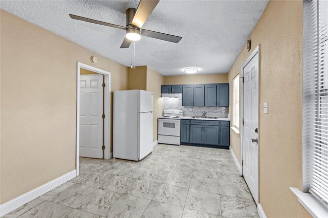 1001 W Lobitt St, Home with 1 bedrooms, 1 bathrooms and null parking in Alvin TX | Image 13