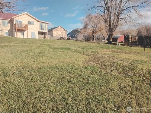 30 River Loop Rd, Tonasket, WA, 98855-9213 | Card Image