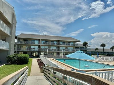 B212 - 4801 Saxon Drive, Condo with 3 bedrooms, 2 bathrooms and null parking in New Smyrna Beach FL | Image 2