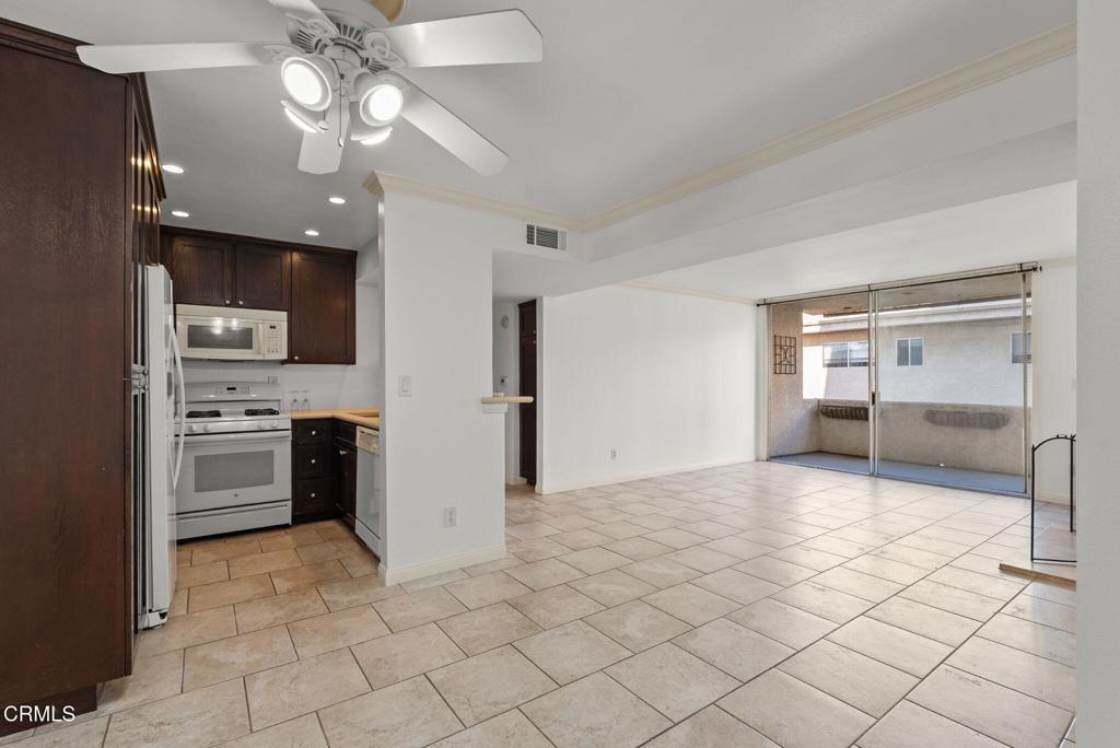 Residential Lease in Encino 3