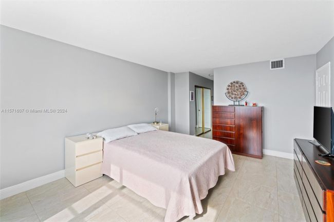 1722 - 3800 S Ocean Dr, Condo with 1 bedrooms, 1 bathrooms and null parking in Hollywood FL | Image 21