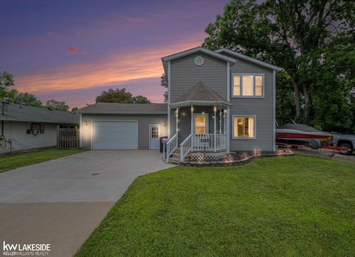 212 Darrow St, Clio, MI, 48420-1140 | Card Image