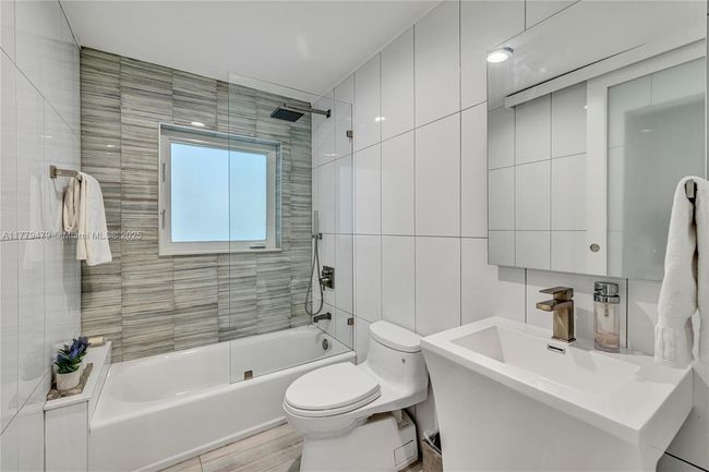 4515 N Bay Rd, House other with 3 bedrooms, 3 bathrooms and null parking in Miami Beach FL | Image 19