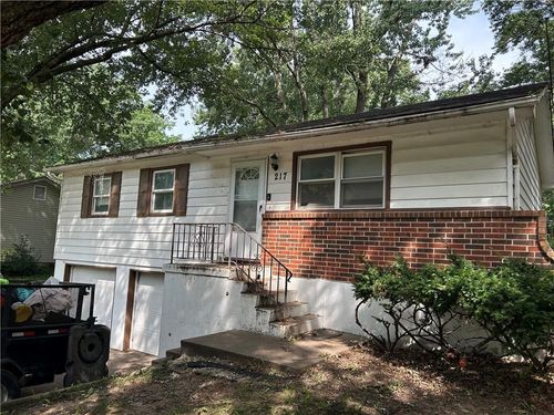 217 Se Westminister Rd, Blue Springs, MO, 64014-3748 | Card Image