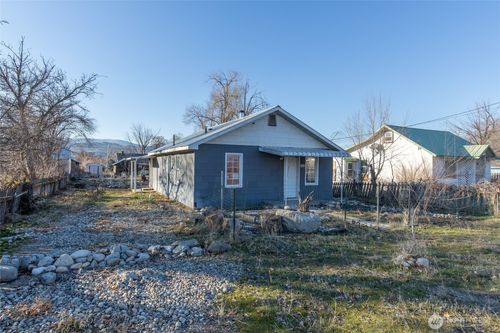 722 Jackson St, Omak, WA, 98841-9404 | Card Image