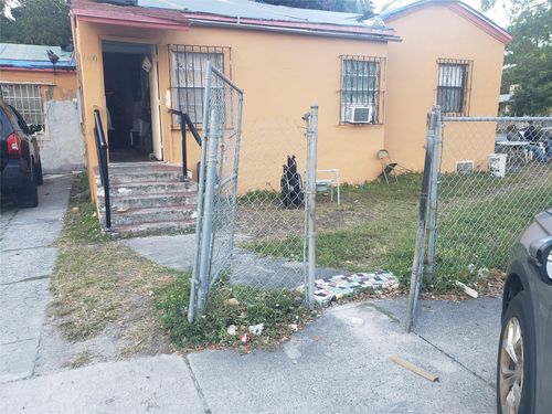 6400 Nw Miami Pl, Miami, FL, 33150-4528 | Card Image