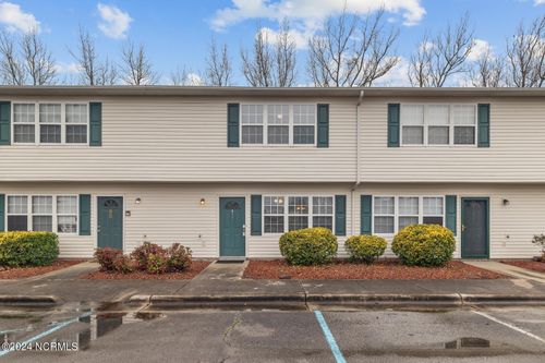 94 Century Ct, Swansboro, NC, 28584-8364 | Card Image