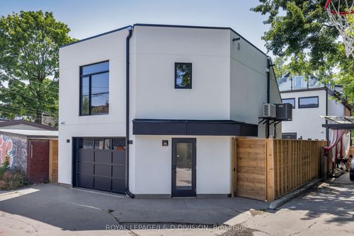 {{alt}} | Card Image