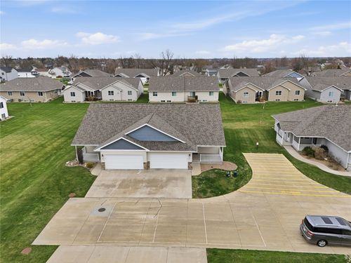 834 Crescent Drive Ne, Cedar Rapids, IA, 52402 | Card Image
