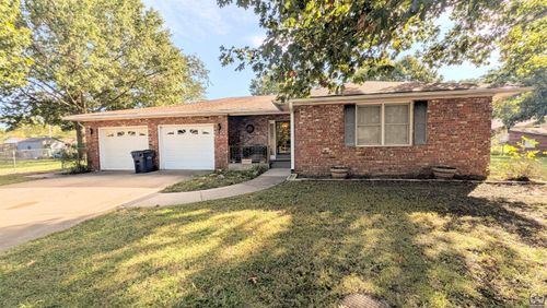 915 Lincoln St, Osage City, KS, 66523-1602 | Card Image