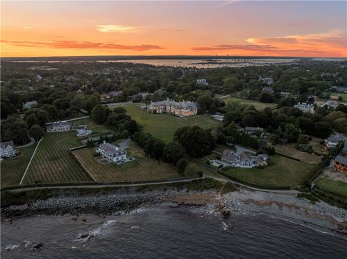 207 Ruggles Ave, Newport, RI, 02840-4351 | Card Image