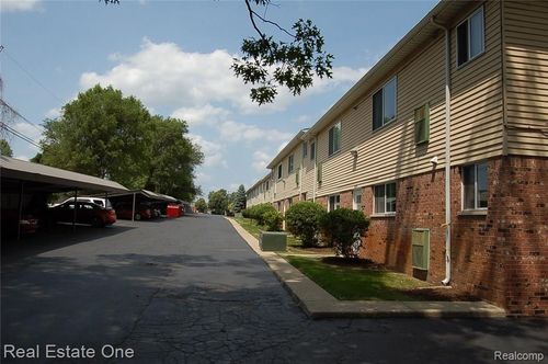 unit-202-5299 Highland Rd, Waterford, MI, 48327-1942 | Card Image