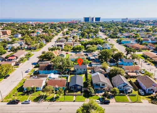rear-5011 Avenue Q, Galveston, TX, 77551 | Card Image