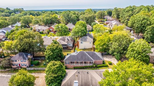 1323 Gleneagles Ln, Little Rock, AR, 72211-2257 | Card Image