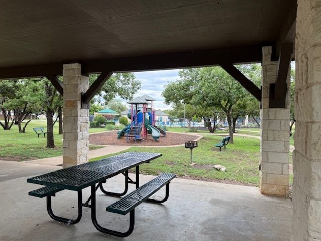 Gazebo right behind townhouse | Image 33