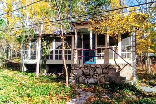 5 Ash Ln, Belvidere, NJ, 07823-3027 | Card Image