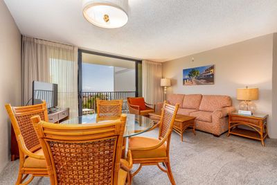 817 - 3445 Lower Honoapiilani Rd, Condo with 2 bedrooms, 2 bathrooms and null parking in Lahaina HI | Image 2