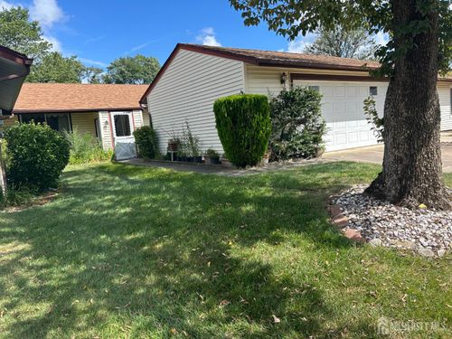 148-B Maclura Plz, Monroe, NJ, 08831-5840 | Card Image