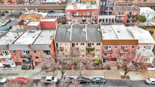 3115 30th St, Astoria, NY, 11106-2828 | Card Image
