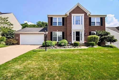 9952 Agate St Nw, Canal Fulton, OH, 44614-8111 | Card Image