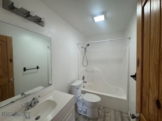 Upper Unit | Image 20