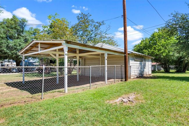 1115 N Avenue C, House other with 2 bedrooms, 1 bathrooms and 2 parking in Elgin TX | Image 23