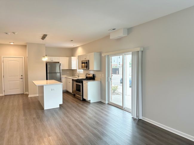 APT-1F - 853 E Main St, Condo with 2 bedrooms, 2 bathrooms and 2 parking in East Dundee IL | Image 7