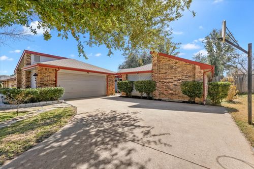 202 Springridge Ln, Euless, TX, 76039-8032 | Card Image