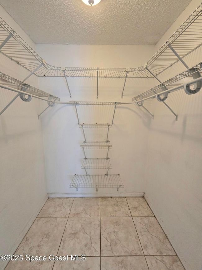 Walk-in closet | Image 13