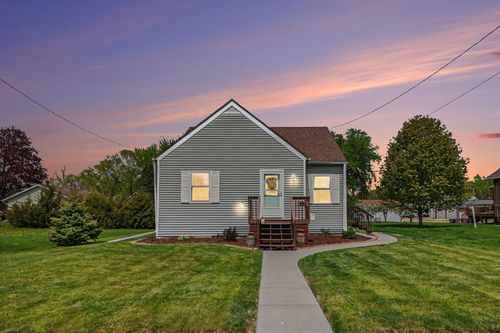 305 Oak Ave Se, Montgomery, MN, 56069-1640 | Card Image