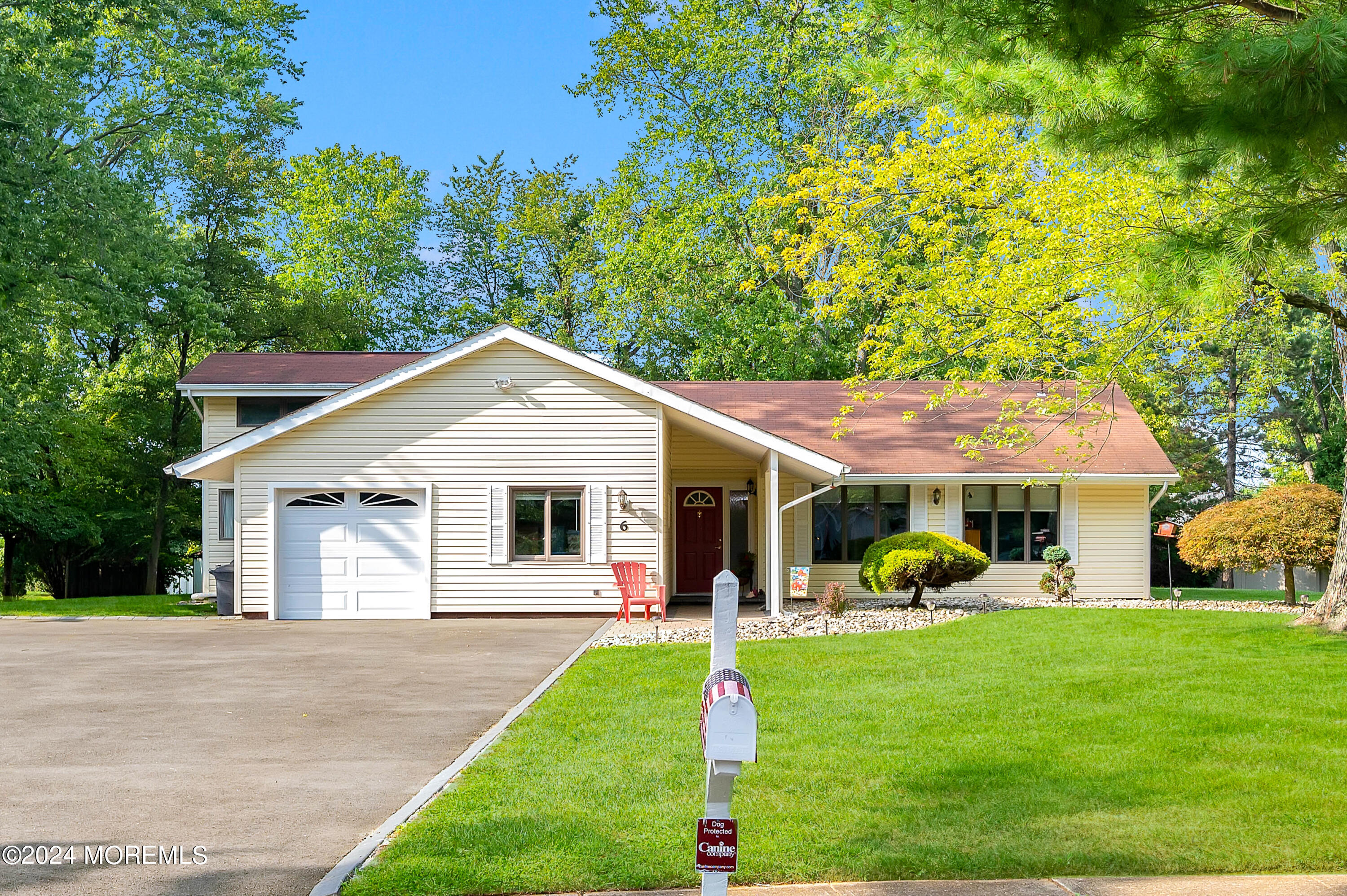 Summit Ct, Manalapan, NJ 07726