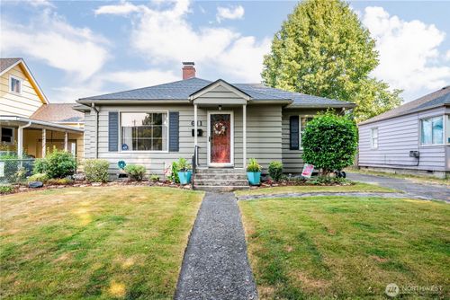 611 24th Ave, Longview, WA, 98632-1811 | Card Image