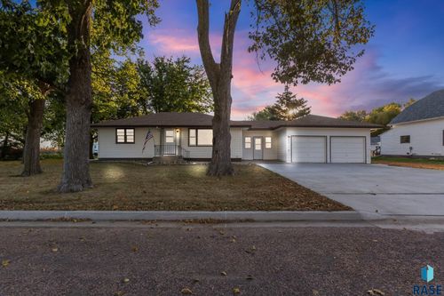 740 N Minnesota St, Salem, SD, 57058-9256 | Card Image