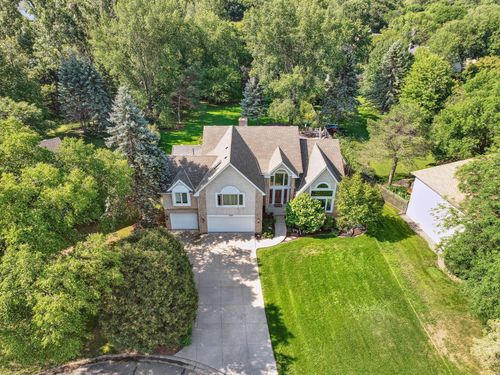 240 Cottonwood Dr, Vadnais Heights, MN, 55127-6104 | Card Image