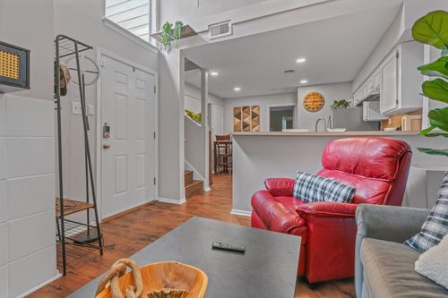 apt-226-5608 Cougar Dr, Austin, TX, 78745-3085 | Card Image