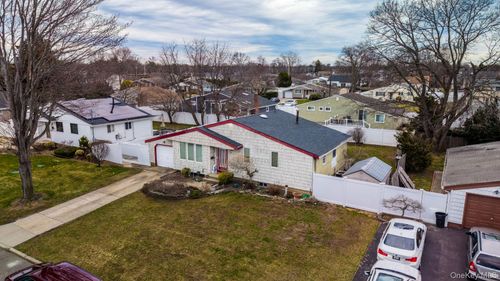 35 W 13th St, Deer Park, NY, 11729-4051 | Card Image