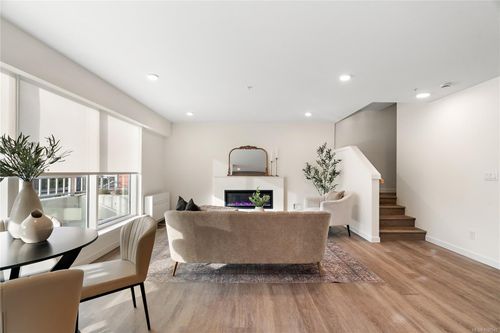 th5-1102 Esquimalt Rd, Esquimalt, BC, V9A0L3 | Card Image