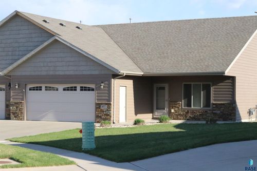 3820 E Vendavel St, Sioux Falls, SD, 57108-7517 | Card Image