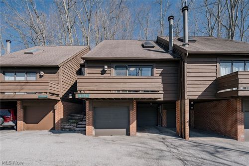 275c-275 Solon Rd, Chagrin Falls, OH, 44022-3165 | Card Image