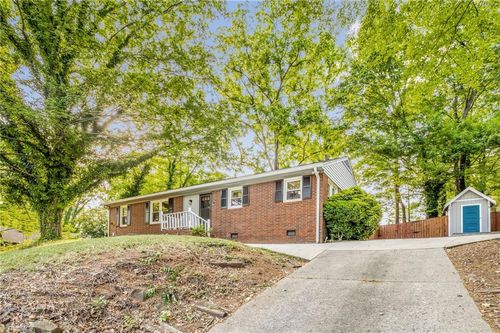 2703 W Cornwallis Dr, Greensboro, NC, 27408-6723 | Card Image