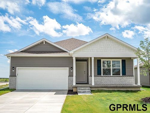 5417 Fenwick St, Bellevue, NE, 68133-4858 | Card Image