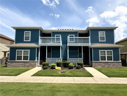 618 N Wordsworth Ln, Fayetteville, AR, 72704-5127 | Card Image