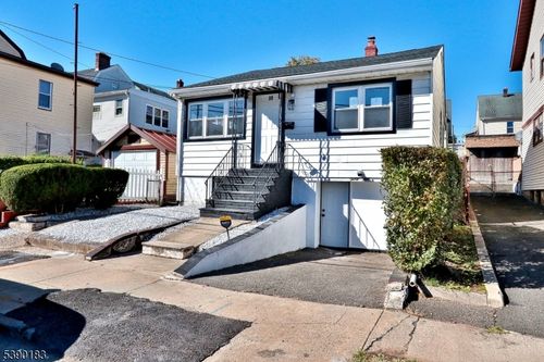 39 Grant Pl, Irvington, NJ, 07111-1404 | Card Image