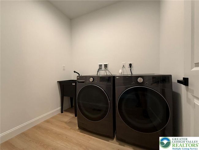 9858 Old 22, House other with 4 bedrooms, 4 bathrooms and null parking in Breinigsville PA | Image 11