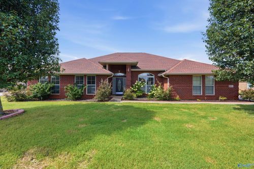 651 Summer Cove Cir Nw, Madison, AL, 35757-7586 | Card Image