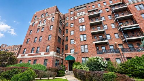 a30-5 Circuit Rd, New Rochelle, NY, 10805-1913 | Card Image