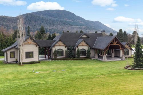 5523 Lickman Rd, Chilliwack, BC, V2R4B5 | Card Image
